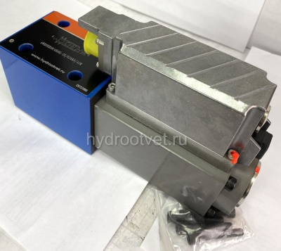 4WRPEH10C4B50L-2X/G24K0/A1M - Сервораспределитель Ду10 с обратной связью по положению золотника и встроенным усилителем (OBE), номинальный расход 50 л/мин, характеристика L - линейная, схема C4, сигнал управления A1 = ±10 V